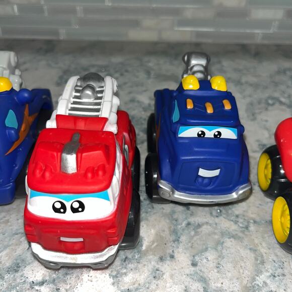 Hasbro Tonka Lil' Chuck & Friends 2.5" And 4" Soft Rubber Vehicles - Picture 5 of 6